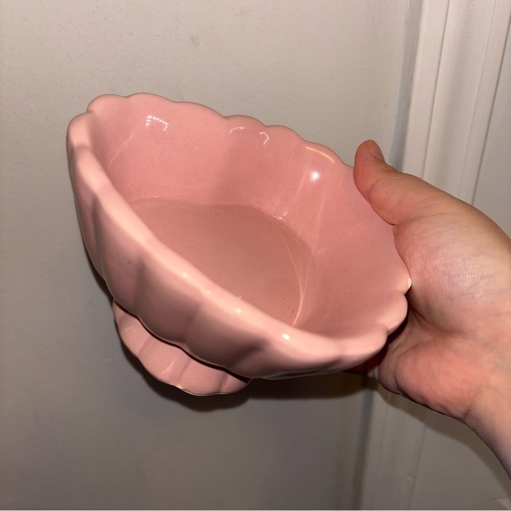 Pink Heart Shaped Scalloped Pedestal Ceramic Bowl - Picture 7 of 16